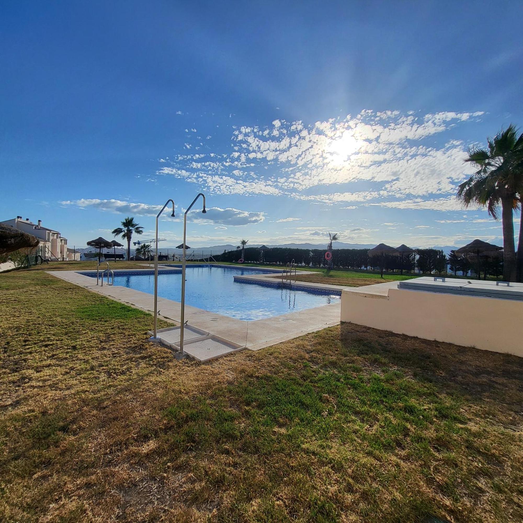 Golf En Baviera Con Vistas Al Mar Apartamento Caleta De Velez Exterior foto