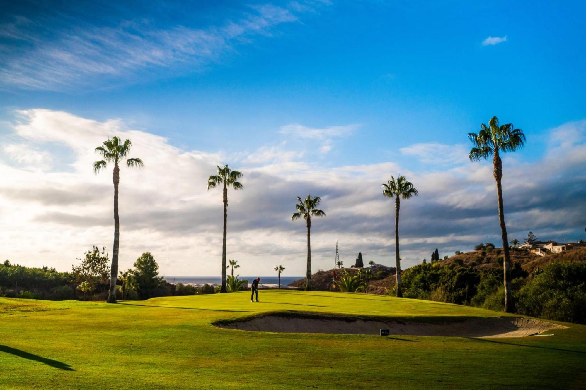 Golf En Baviera Con Vistas Al Mar Apartamento Caleta De Velez Exterior foto